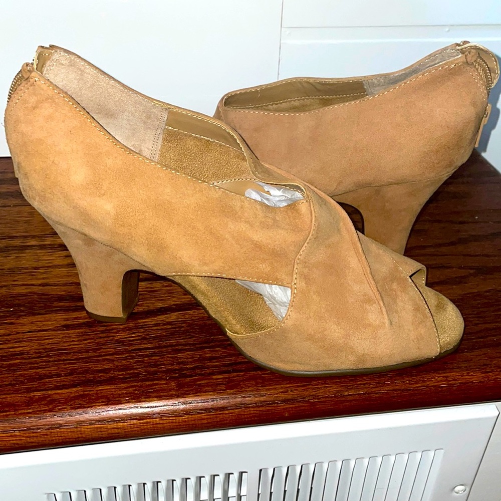 Leather aerosole sandals size 9